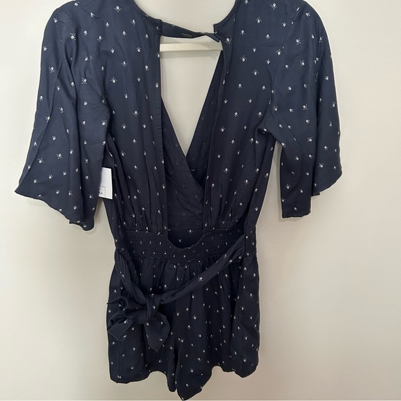 NWT O'NEILL Gabriella Open Back Flutter Sleeve Romper Navy Size Small - Picture 8 of 10
